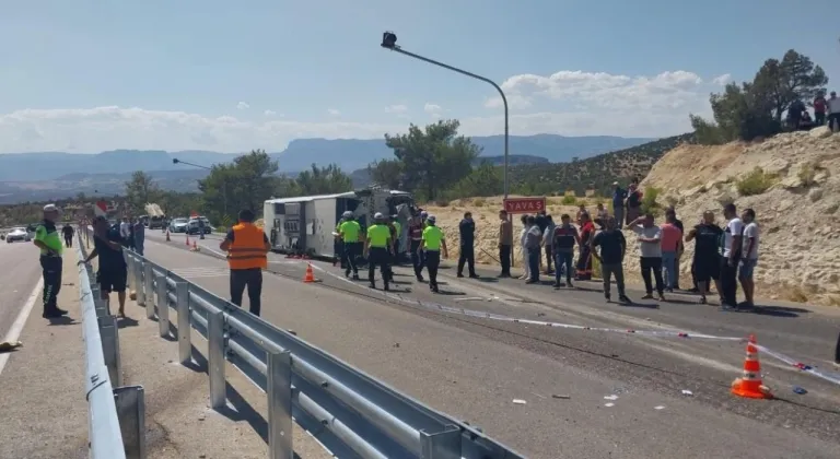 Mersin’de yolcu otobüsü ile kamyon çarpıştı: Ölü ve yaralılar var