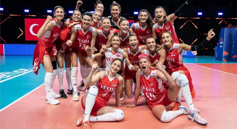 Milletler Ligi’nde Türkiye fırtınası: Filenin Sultanları galibiyetle başladı!