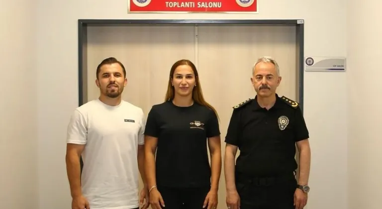 Milli Güreşçi Buse Tosun Çavuşoğlu’ndan Yalova İl Emniyet Müdürü Ümit Bitirik’e ziyaret