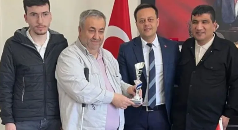 Milli sporcular şampiyonluk kupasını Isparta İl Müdürlüğü’ne getirdi