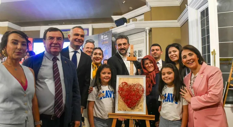 Minik eller sanatla buluştu: ‘Çark ve Salıncak’ Sergisi Başkentlilerle buluştu