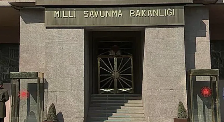MSB: Pençe-Kilit Operasyonu bölgesinde gerçekleştirilen operasyonlarda bir mağara imha edildi