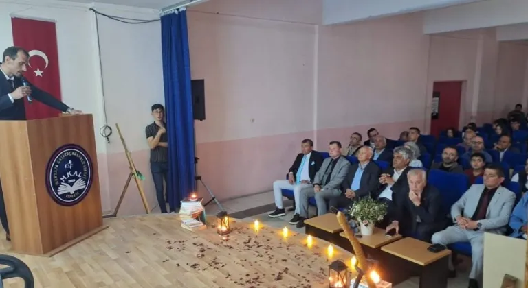 Mustafa Kaçıkoç Anadolu Lisesi’nde şiir ve türkü dinletisi