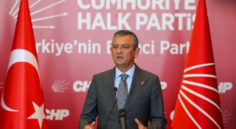 Özgür Özel'den belediye operasyonlarına: Kimse bu kumpaslara boyun eğmeyecek