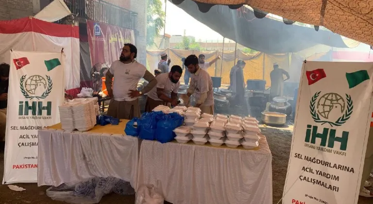 Pakistan’daki sel mağdurlarına yardım ulaştırıldı