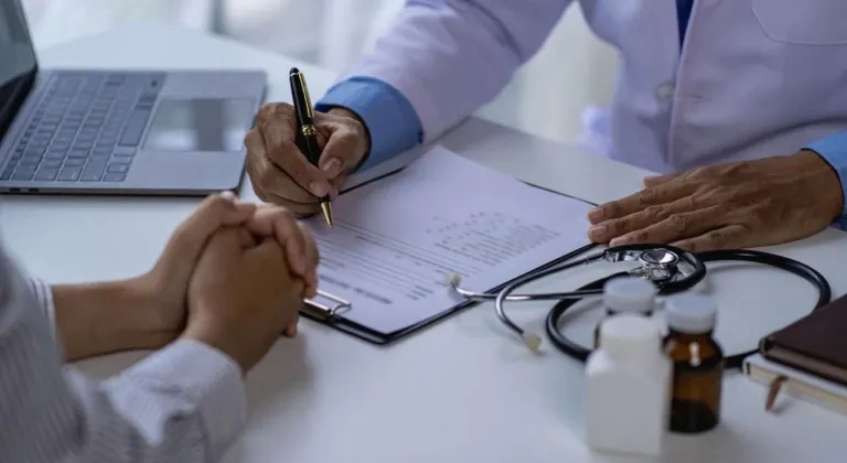 Sağlık Yasası Meclis'ten geçti: Doktorlar en fazla iki kurumda çalışabilecek