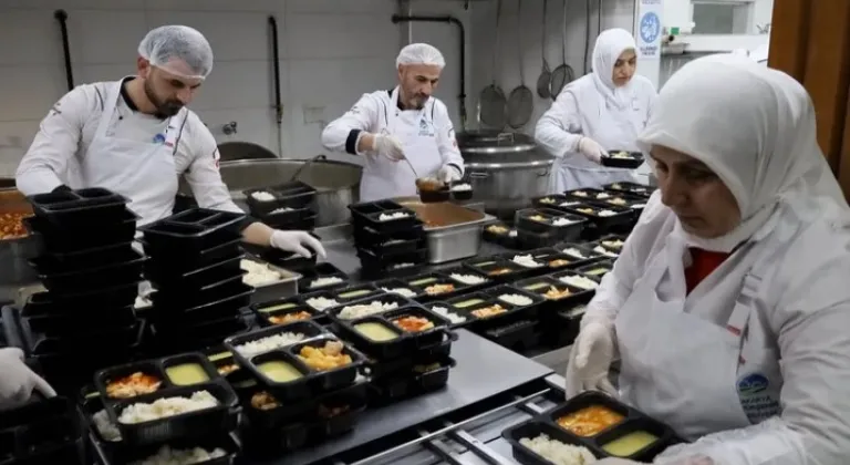 Sakarya Büyükşehir, Bayram Bereketini İhtiyaç Sahipleriyle Paylaşıyor







