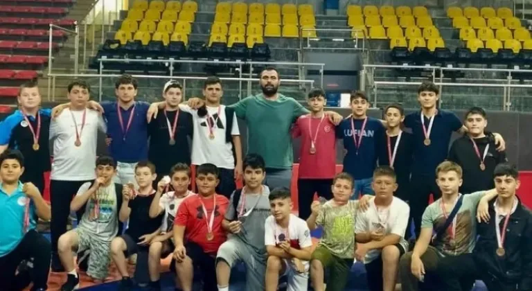 Sakarya Büyükşehir Güreşçileri Türkiye Şampiyonası’na Hazırlanıyor









