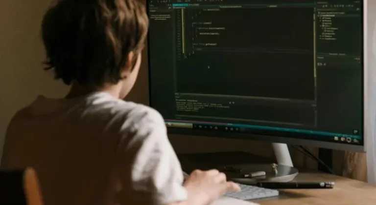 Sakarya'da Gençler Arasında Yazılım Yarışması - Etik Hacker ve Oyun Geliştiricisi Kategorileri!