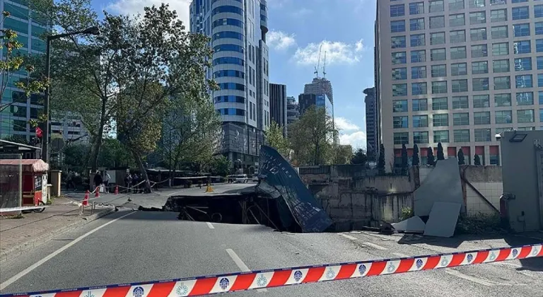 Sarıyer Maslak’ta yol çöktü: Onarım çalışmaları 3. gününde
