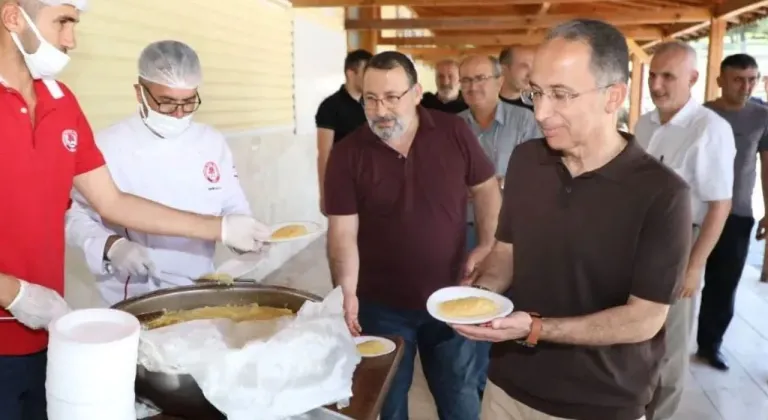 SDÜ’de 15 Temmuz şehitleri anısına helva dağıtıldı