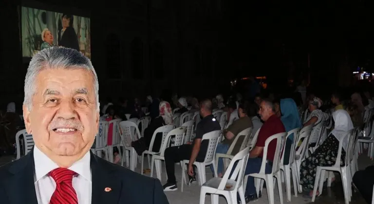 Senirkent’te açık hava sineması keyfi