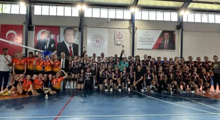 Serik Yıldızlar ve Küçükler Kızlar Voleybol İlçe Şampiyonası sona erdi