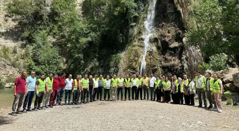 Serik'te 'Orman Benim' kampanyası kapsamında temizlik çalışması yapıldı