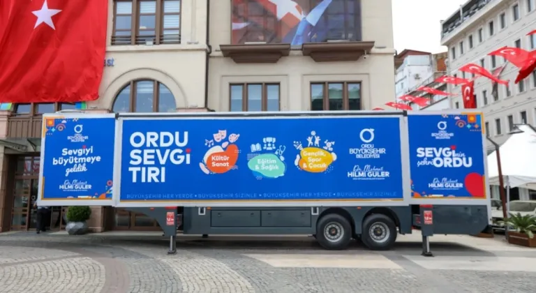 Sevgi Tırı Yollara Çıkıyor