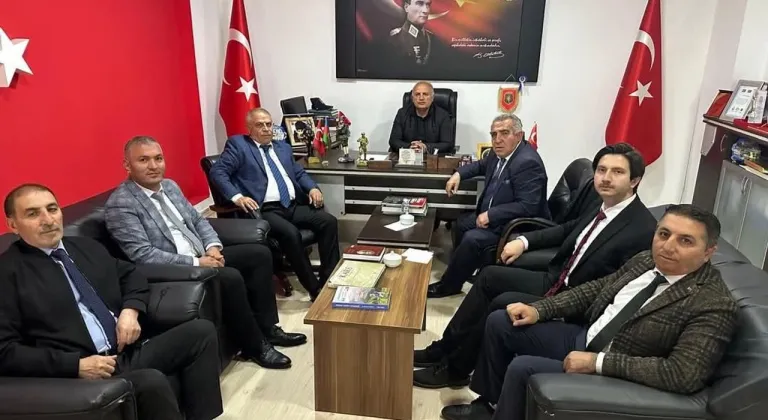 SGK Kars İl Müdürü Abdulkadir Ayluçtarhan, Şehit ve Gaziler Derneği'ni ziyaret etti