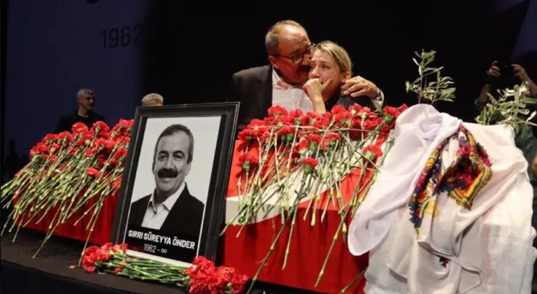 Sırrı Süreyya Önder, son yolculuğuna uğurlanıyor