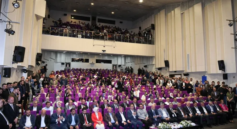 Süleyman Soylu Trabzon'da gençlerle buluştu