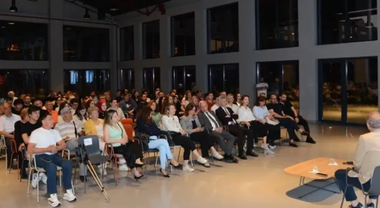 Teknoloji ve Küresel Düzen Nilüfer'deki Söyleşide Tartışıldı








