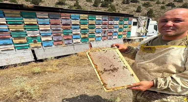 Toroslar’da gezici bal tırıyla doğal bal üretimi