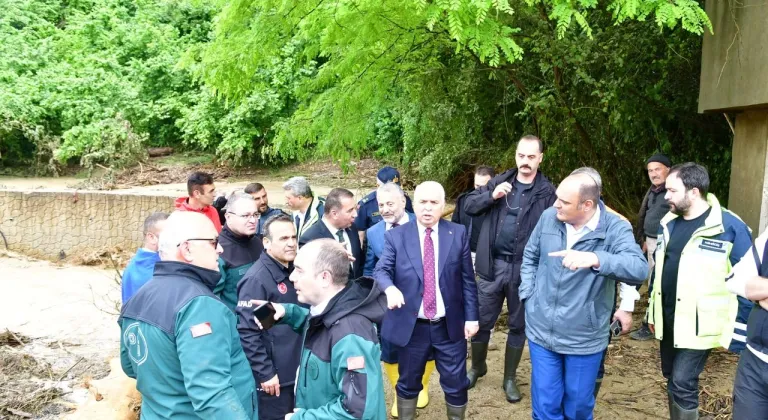 Trabzon Valisi Aziz Yıldırım, selin etkilediği bölgelerde incelemelerde bulundu