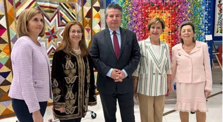 Türk Çini Sanatı New York'ta: Almula İdil Kılıç ve Amerika Türk kadınlar Birliği işbirliği