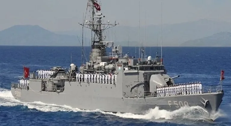 Türk savaş gemileri KKTC’de ziyarete açılıyor
