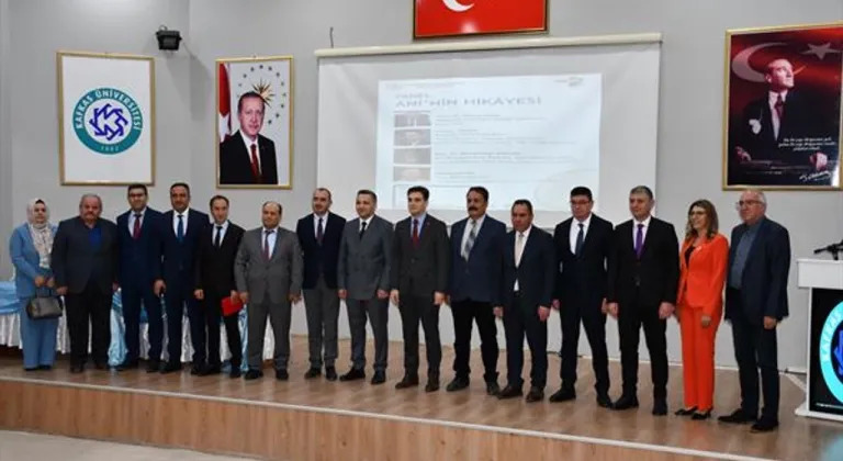 Üniversitesi'nde 