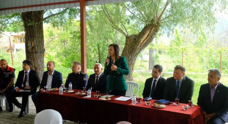 Vali Bilgihan'dan Altınyayla'ya yatırım ve vefa ziyareti