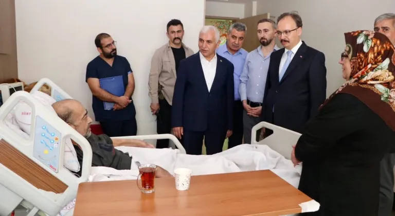 Vali Dr. Kemal Kızılkaya'dan hastalara moral ziyareti