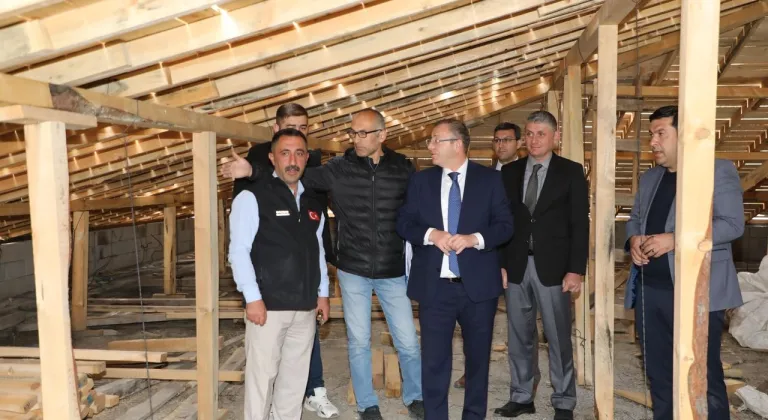 Vali Polat, İl Halk Kütüphanesi çalışmalarında incelemelerde bulundu