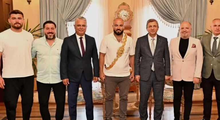 Vali Şahin, Kırkpınar Başpehlivanı Orhan Okulu’yu ağırladı