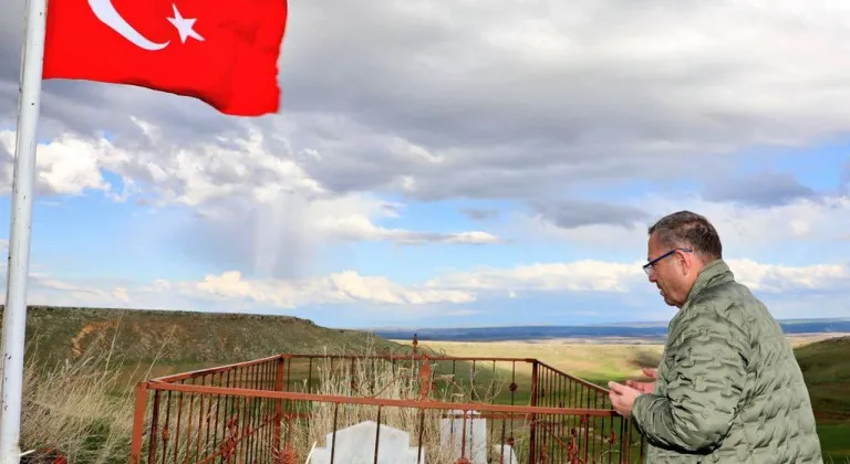 Vali Ziya Polat, Şehit Gülizaroğlu Abdullah’ın kabrini ziyaret etti