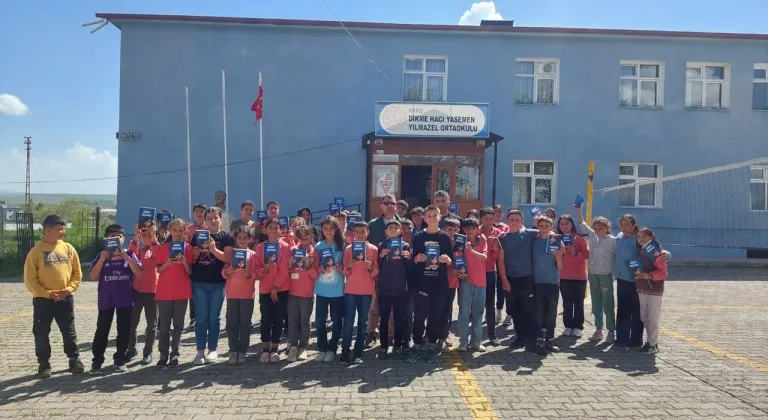 Yazar, Şair ve Edebiyat Öğretmeni Murat Aybirdi, okurlarıyla bir araya geldi