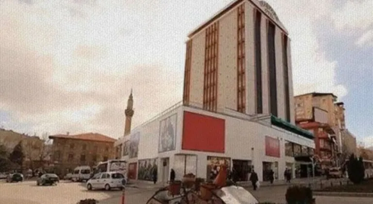Yıkılacak olan Otel Isparta binası boşaltılıyor