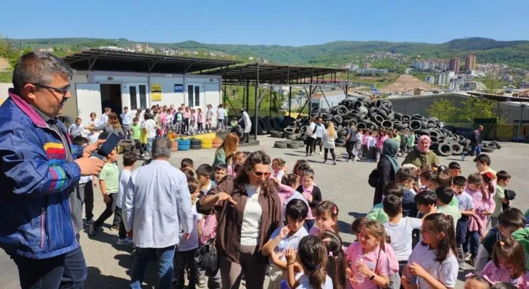 Zonguldak'ta öğrenciler Atık Getirme Merkezi'ni ziyaret etti